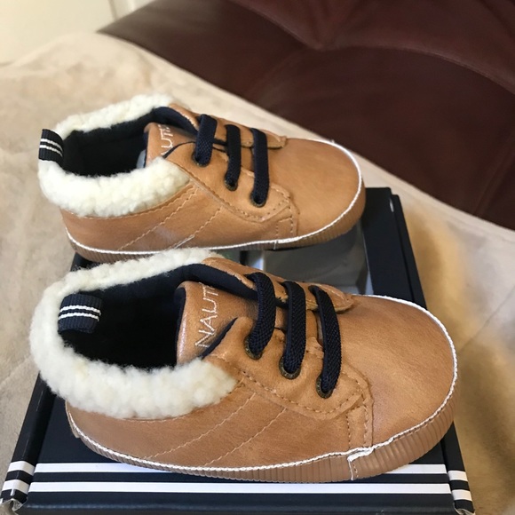 Nautica tiny boot crib shoe size 4 ( 9-12 months) - Picture 4 of 12